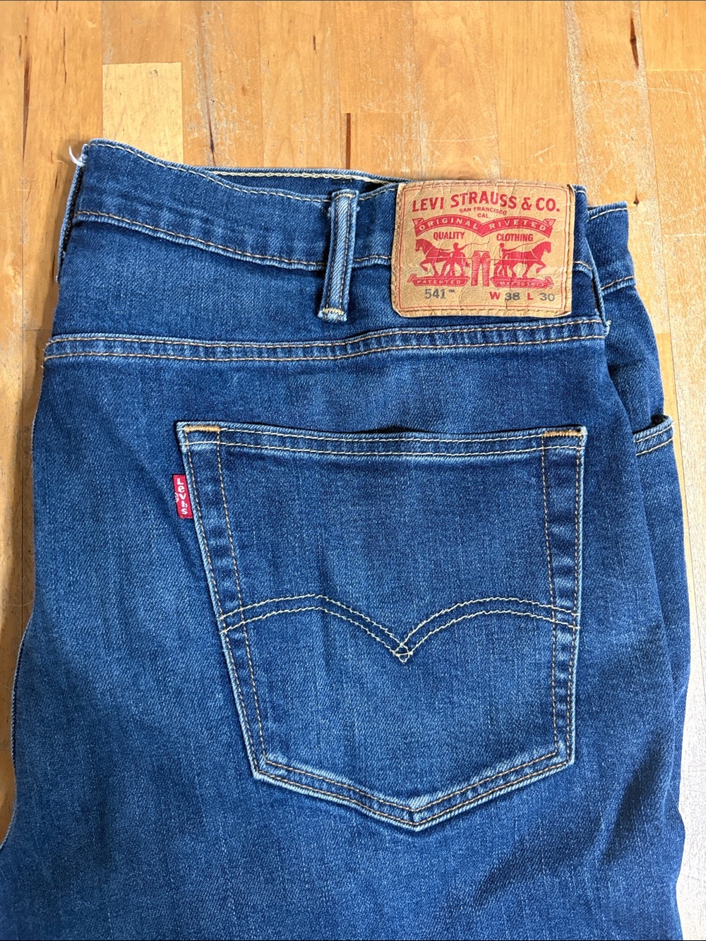 Levi's Men's 541 Athletic fit Jeans - Picture 3 of 10